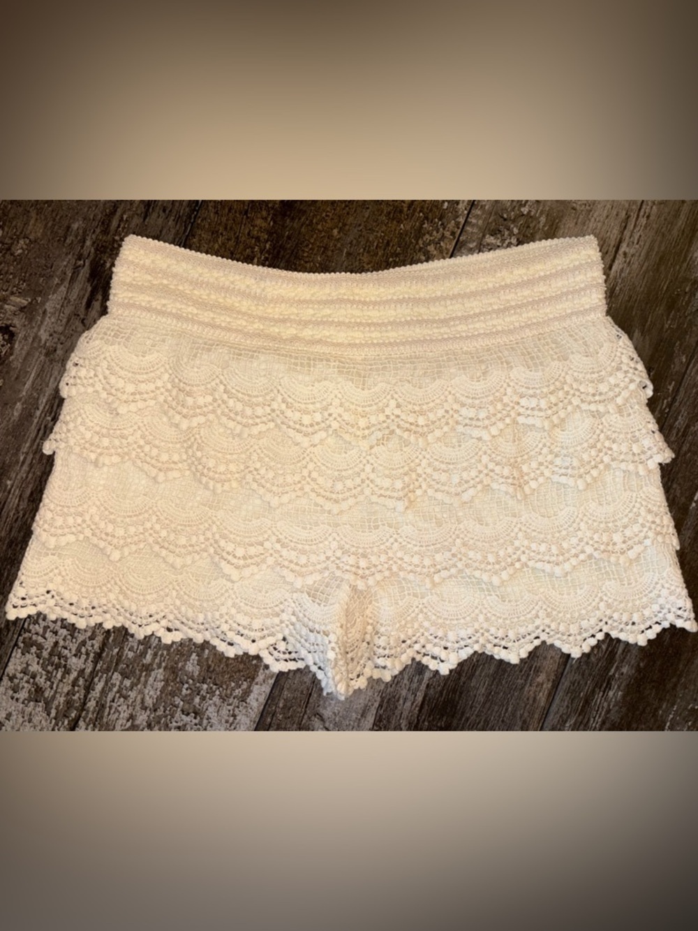 Crochet Lace Scallop Hem Women's Shorts - Cream